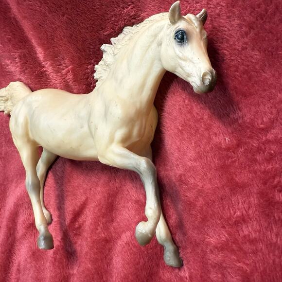 Breyer Horse Andalusian Stallion Cremello Clouds Legacy Classic - Picture 2 of 8